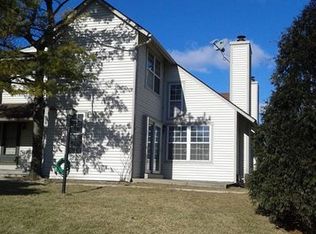 902 Vose Dr, Gurnee, IL 60031