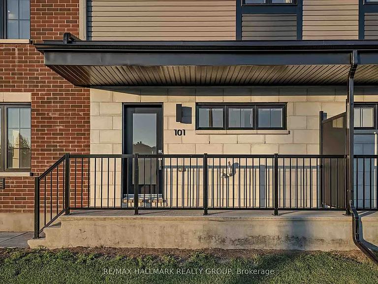 422 Rolling Meadow Cres — Photo 3