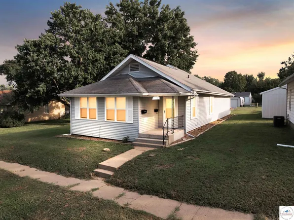 1102 E 16th St, Sedalia, MO 65301