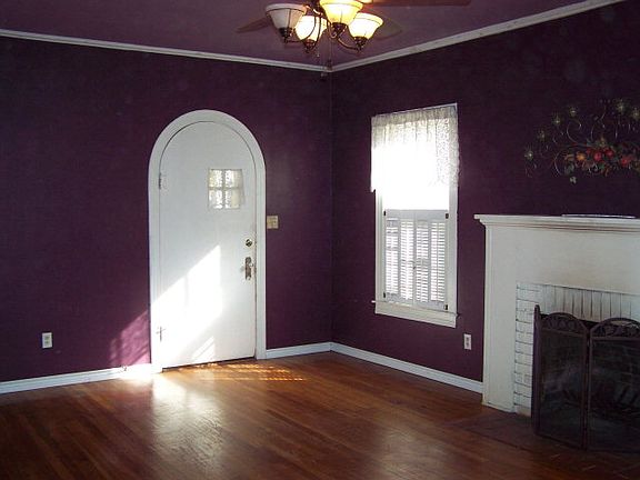 2nd image of 713 Lamar St