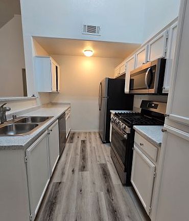 4th image of 4333 Woodwell St #0