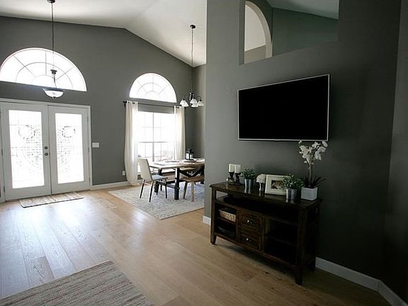 4th image of 4703 Stonebriar Dr