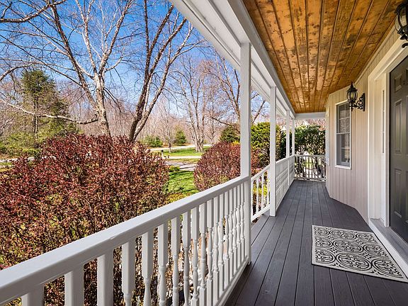 3rd image of 1 Meadowlark Drive