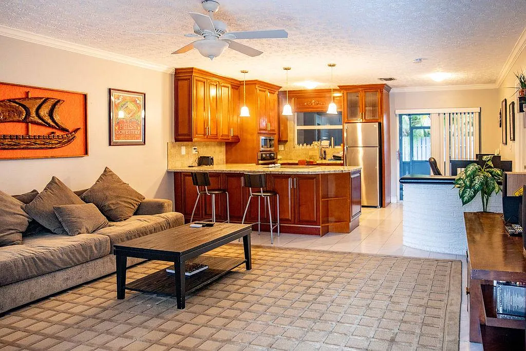 1 bed, 900 sqft, $1,650 — Photo 1