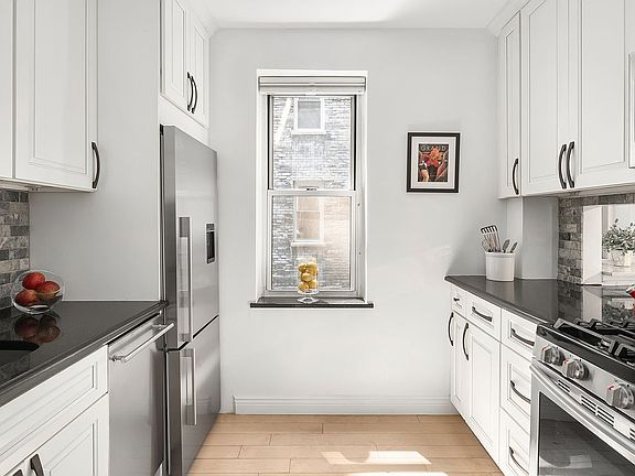 4th image of 29 W 64th St APT 2C