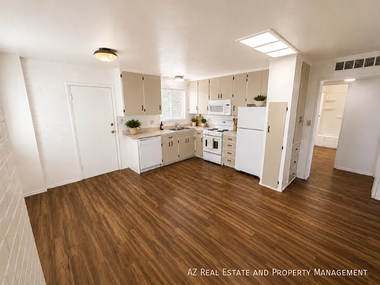 420 W Clark St #A — Photo 8