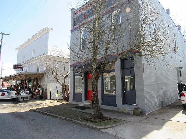 211 E Main St #B — Photo 3