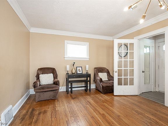 3rd image of 970 Whitby Rd