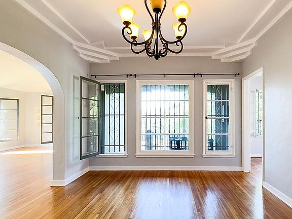 5th image of 1158 S Hayworth Ave #1