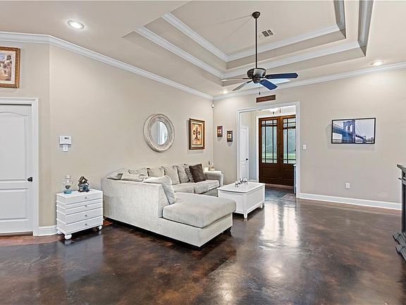 5th image of 300 Summit Ct