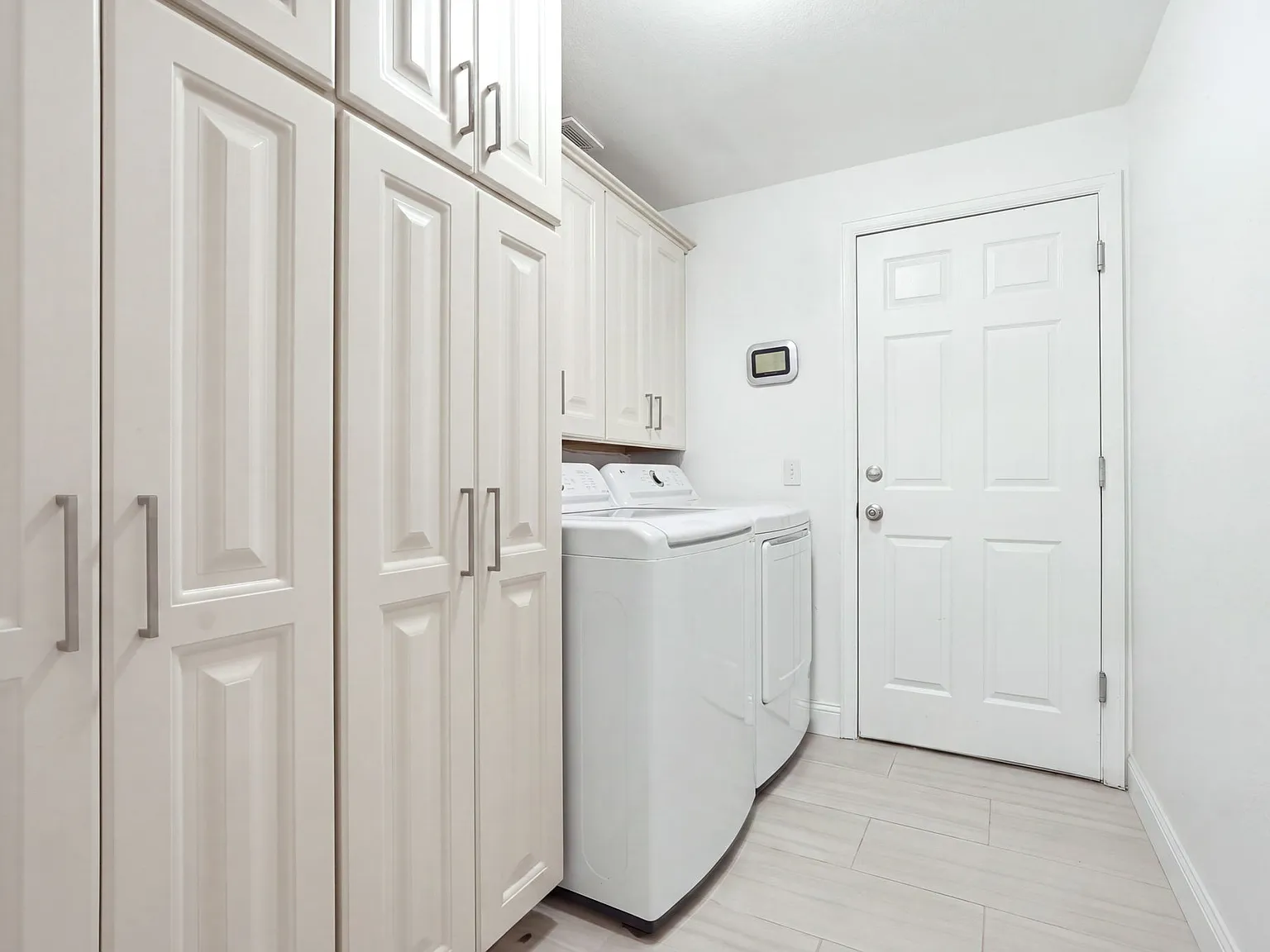 3 bed, 4006 sqft, $3,950 — Photo 1