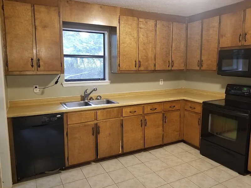 1330 White Oak Dr — Photo 3