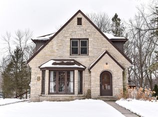 339 Riverview Dr #41, Mequon, WI 53092