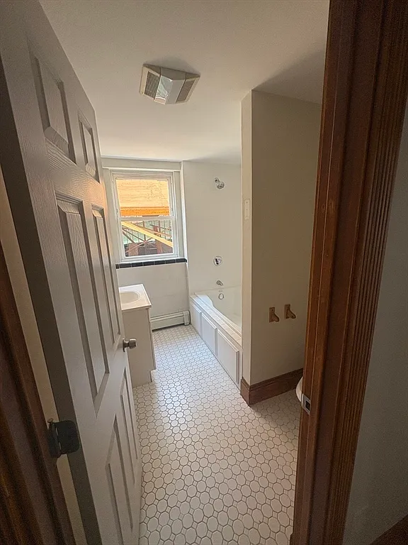 4 bed, 2.0 bath, 1600 sqft, $3,950 — Photo 4