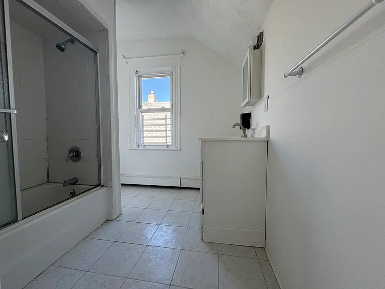 82 E 18th St #3 — Photo 8