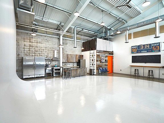2nd image of 451 E Mound St #453