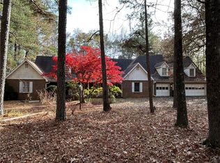 135 Melody Ln, Fayetteville, GA 30215
