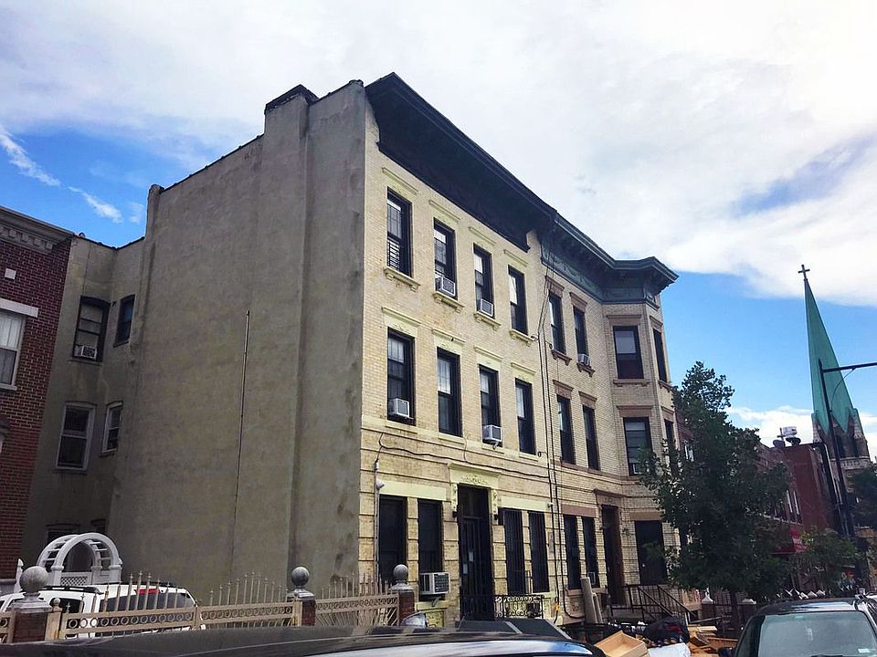 2nd image of 300 Palmetto St