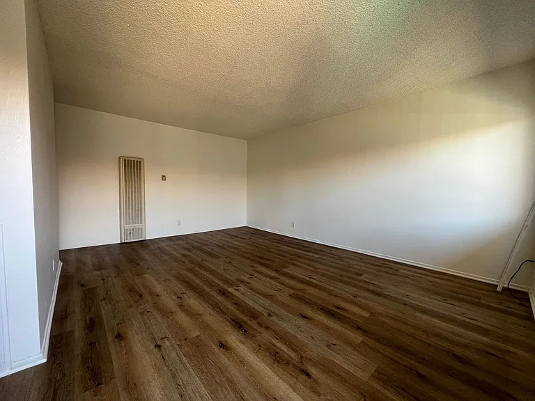 El Sorano Apartments — Photo 1