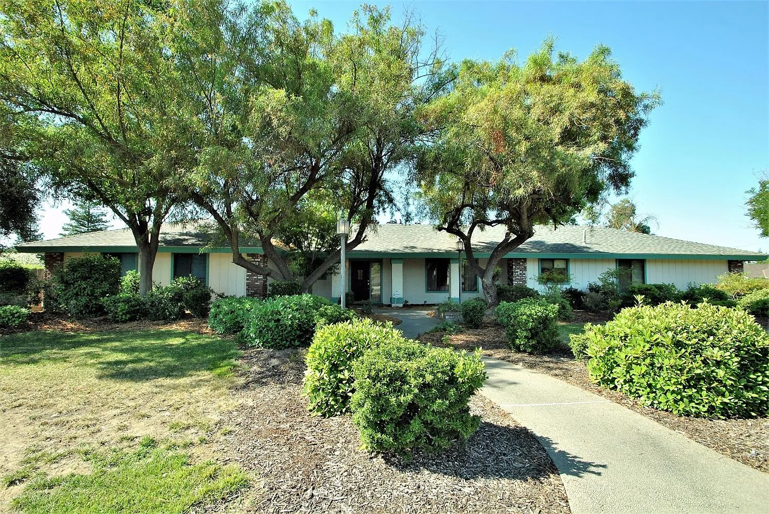 26560 Club Dr photo 1