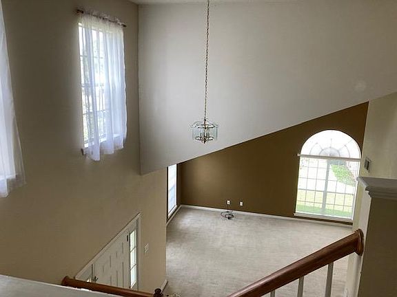 5th image of 3009 Meadow Lake Dr E