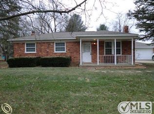 61857 Fairland Dr, South Lyon, MI