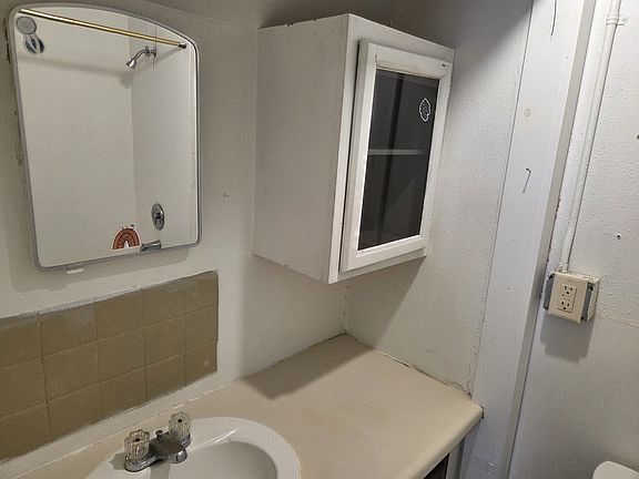 5th image of 600 S Dakota Ave #11470378