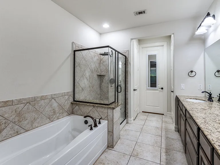 4828 Durham Dr — Photo 15