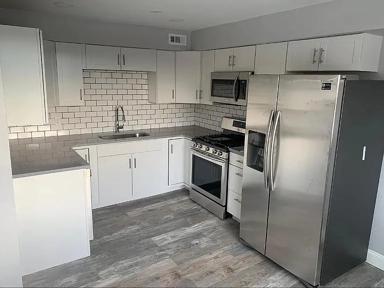 837 E Main St #6 — Photo 1