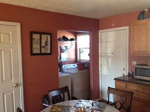 5th image of 844 S Grand Dr