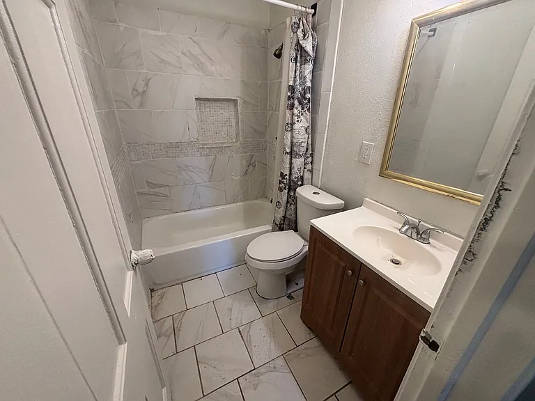 245 E Young Pl — Photo 20