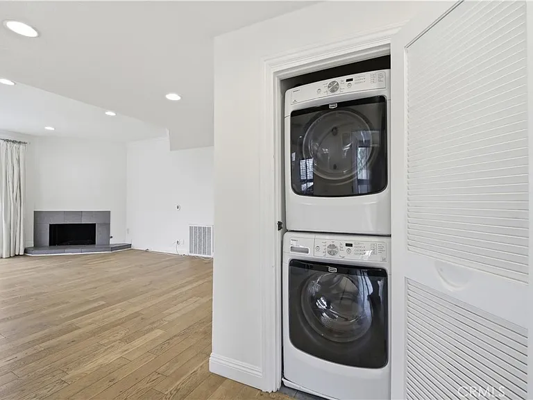 14115 Moorpark St — Photo 12