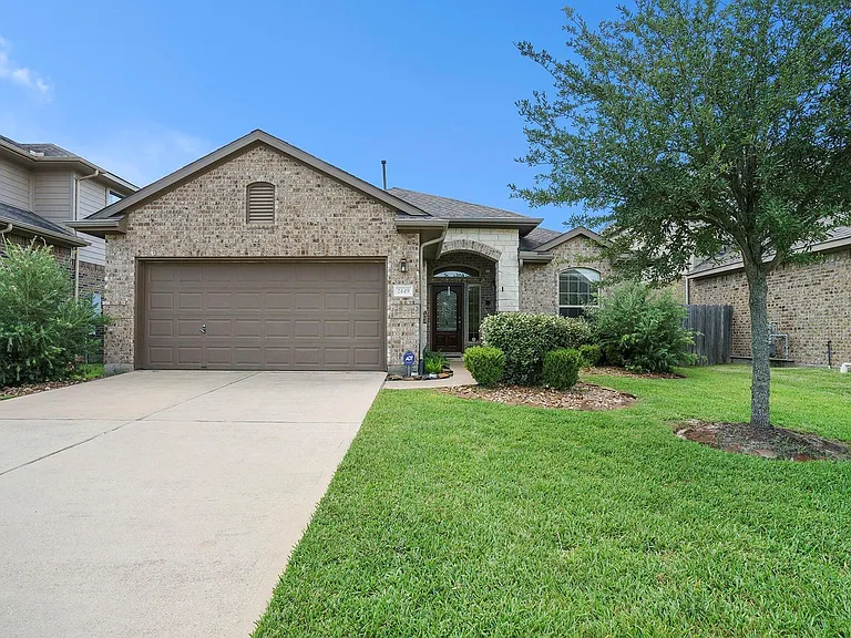 2449 Pamplona Ln — Photo 1