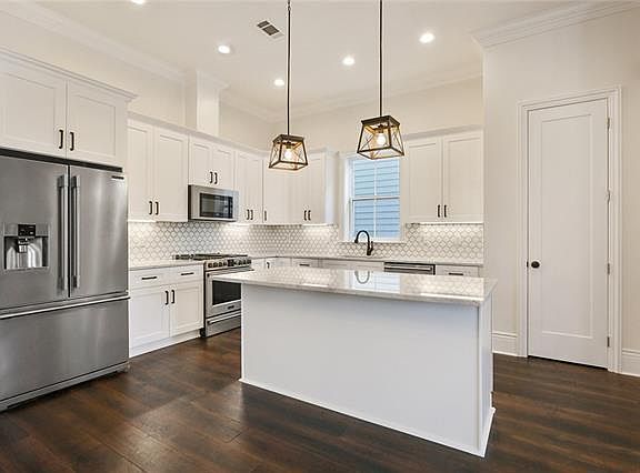4th image of 2404 Valence St #2404