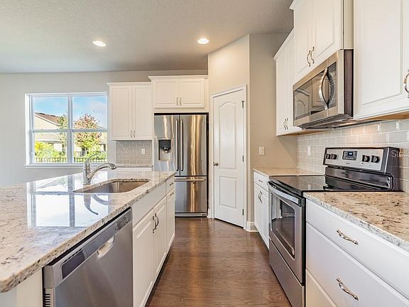 4th image of 6526 Park Strand Dr