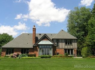 14 Windemere Pl, Grosse Pointe, MI 48236