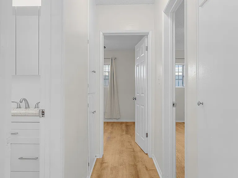 1850 Gardenia Ave #5 — Photo 5