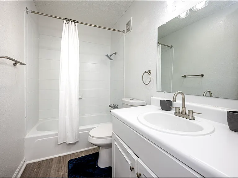 Bayou Apartments — Photo 19