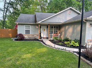 8645 Country Club Dr, Pinckney, MI 48169