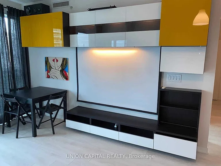 150 E Liberty St #1803 — Photo 3