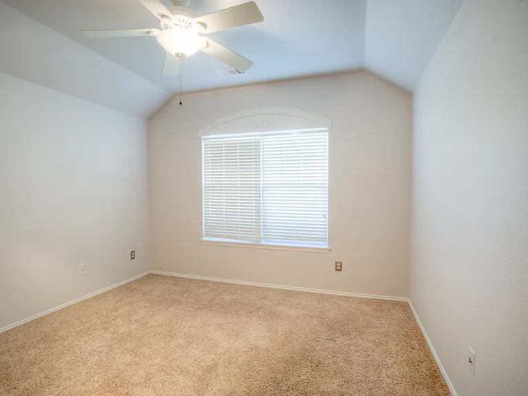 4909 Clove Ct — Photo 14