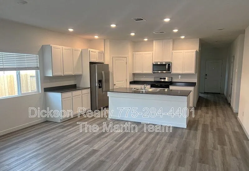 4 bed, 2.0 bath, 1813 sqft, $2,495 — Photo 2