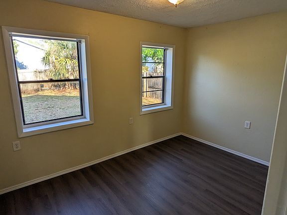 5th image of 909 Hibiscus Ave