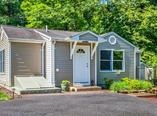 4 Tall Timbers Dr, Glen Gardner, NJ 08826