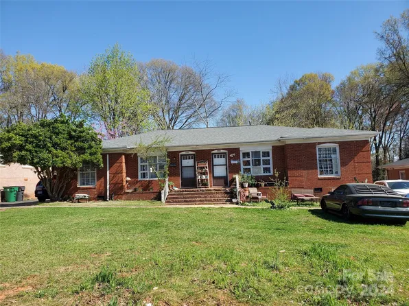 3700 Driftwood Dr, Charlotte, NC 28205