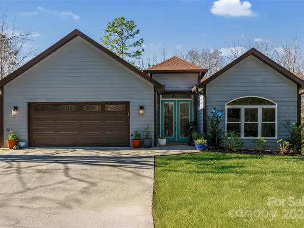 13 Roberts St, Weaverville, NC 28787