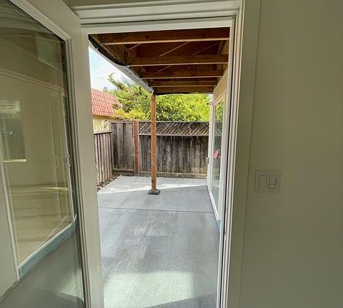 5th image of 2043 Warburton Ave