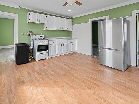 2nd image of 195 Urban Ave Floor 2