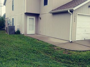 10600 N Locust Ct, Kansas City, MO 64155