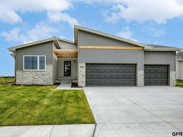 21008 Hartman Ave, Elkhorn, NE 68022